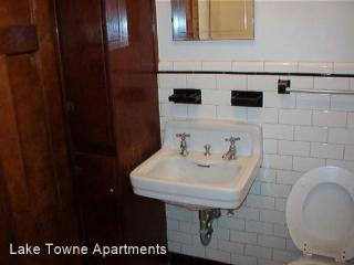 330 Carroll St, Madison WI  53703-2052 exterior