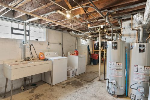 556 61, Milwaukee WI 53213-4166 exterior