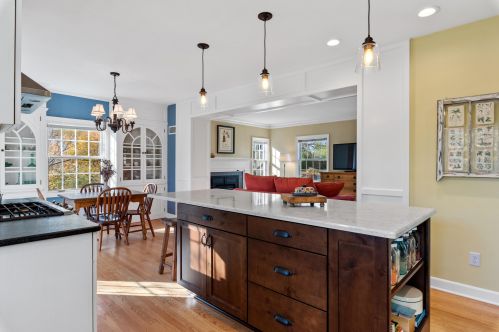 6924 Yates Rd, Milwaukee WI 53217-3948 exterior