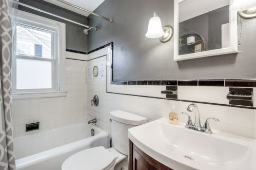 2 Ontario St, Worcester MA 01606-1873 exterior