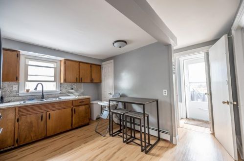 97 Seamans St, Providence RI 02908-1321 exterior