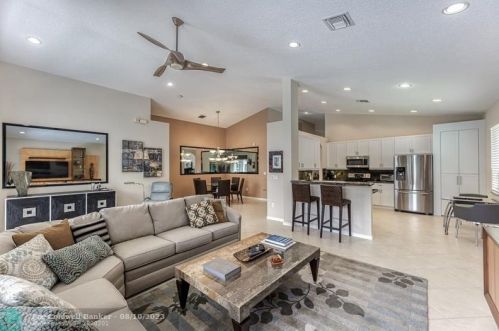 7948 Lando Ave, Boynton Beach FL 33437-6359 exterior