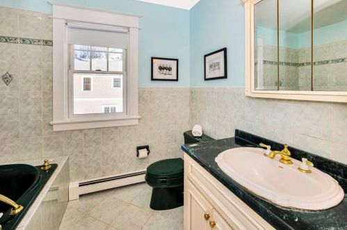 8 Oak Rd, Briarcliff NY 10510-2327 exterior