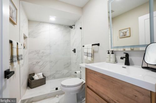 1733 Independence Ave, Washington DC  20003-1637 exterior