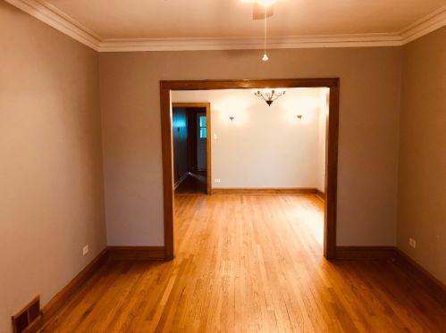 5042 Winnemac Ave, Chicago IL 60630-2315 exterior