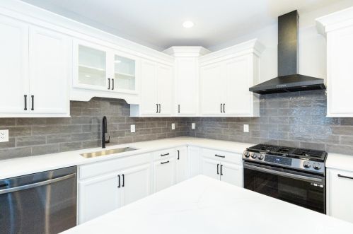 20 Linden Ave, Edison NJ 08817-3208 exterior