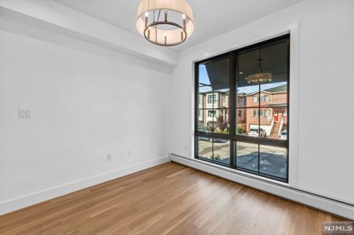 380 Lincoln Ave, Cliffside Park NJ 07010-1822 exterior