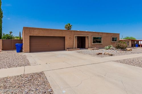 9338 29th St, Tucson, AZ 85710-8016