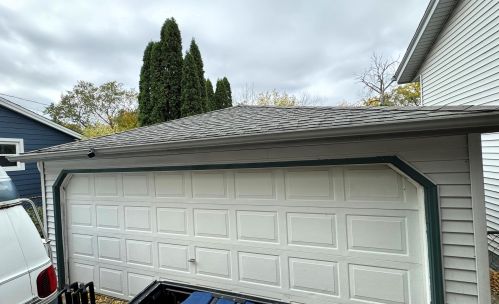 6043 Riv Trl Dr, Milwaukee WI exterior