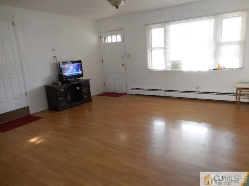 82 Washington Ave, Iselin NJ  08830-2249 exterior