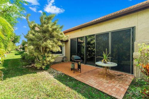 7279 Le Chalet Blvd, Boynton Beach FL 33472-5035 exterior