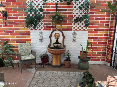 720 Roller Coaster Rd, Tucson AZ 85704-2628 exterior