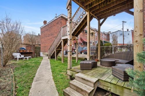 381 Fisk St, Pittsburgh PA 15201-1750 exterior