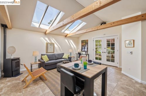 2122 Sacramento St, Berkeley CA 94702-1905 exterior