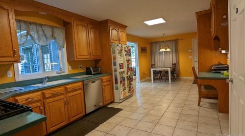 640 Baldwin Ave, Meriden CT 06450-3434 exterior