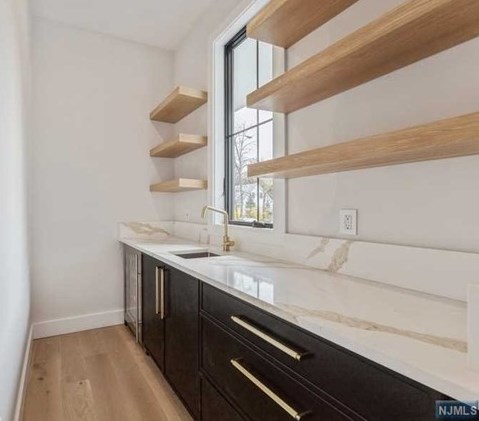 32 Pleasant St, Haworth NJ  07641-1929 exterior