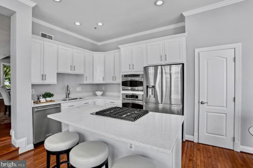 1626 Colonial Hills Dr, Mc Lean VA  22102-2938 exterior