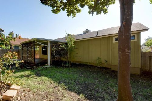 7906 Epping Ln, Austin TX 78745-6831 exterior