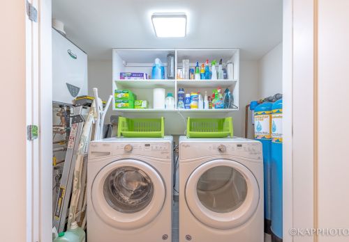 216 Green St, Chicago IL 60607-1702 exterior