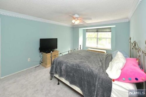 1037 Cambridge Ct, Mahwah NJ 07430-3249 exterior