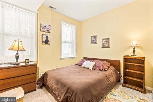 2014 10 St, Washington DC 20002-6214 exterior