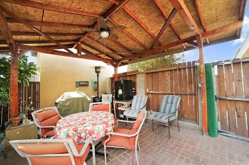 9466 Cedar St, Bellflower CA 90706-6577 exterior