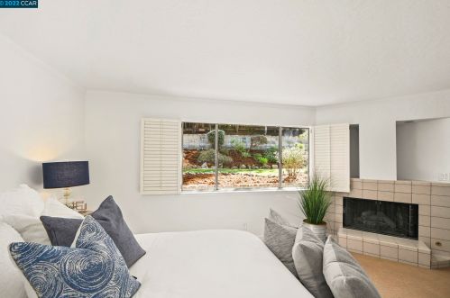 724 Court Ln, Concord CA 94518-1743 exterior