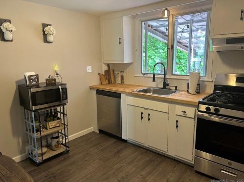 20 Bartlett Ave, Norwalk CT 06850-1530 exterior