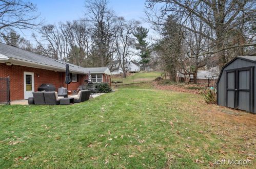 7146 Thorncrest Dr, Grand Rapids MI 49546-7358 exterior