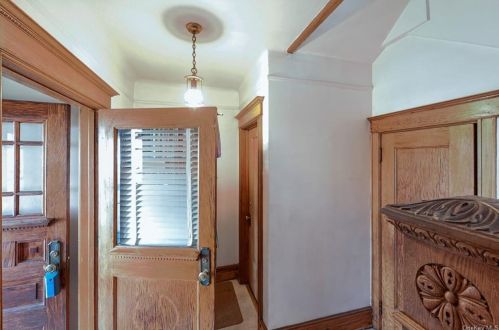 210 Tecumseh Ave, Mount Vernon NY 10553-1933 exterior