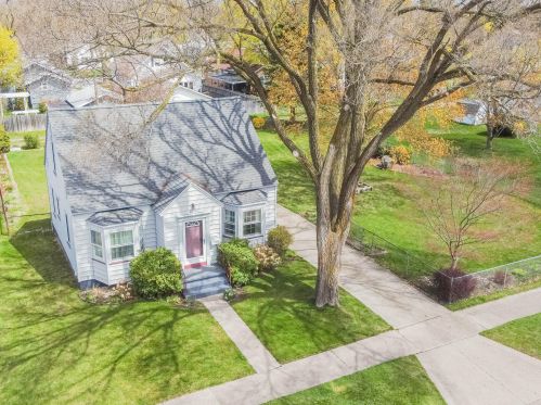 2230 Harding Ave, Meskegon, MI 49441-1322