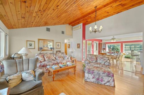 429 Clove Rd, Monroe NY 10950-4625 exterior