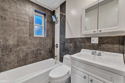 5937 Artesian Ave, Chicago IL 60645-5301 exterior