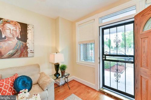 1648 L St, Washington DC  20002-3020 exterior