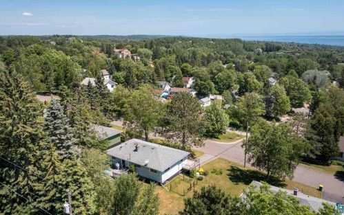 1445 Fern Ave, Duluth MN 55805-1133 exterior