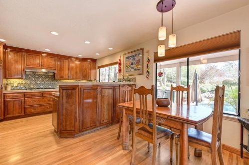 9811 Blue Lk Dr, Folsom CA 95630-1909 exterior