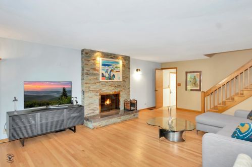 127 Grantley Ave, Elmhurst IL 60126-2362 exterior