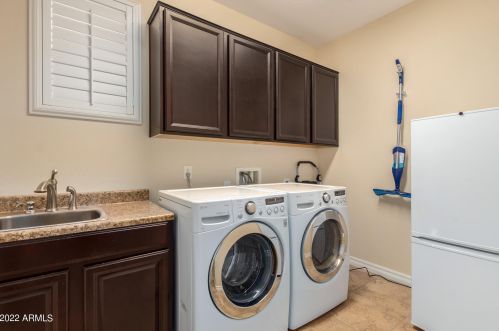 654 Bartlett Way, Chandler AZ  85248-5088 exterior