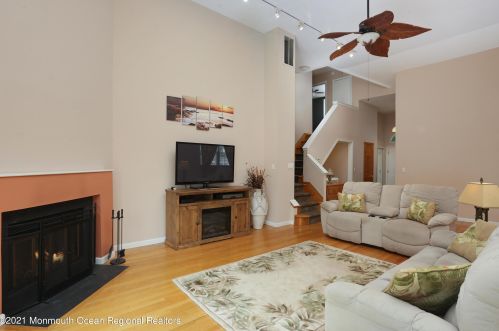 37 Baytree Cir, Middletown NJ 07748-5105 exterior