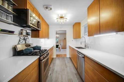 6343 Legett Ave, Chicago IL 60646-4231 exterior