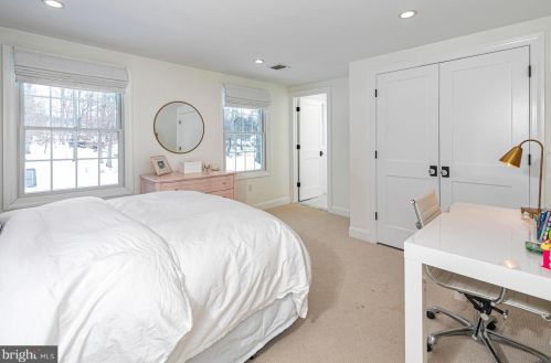 6 Alta Vista Dr, Princeton NJ 08540-7429 exterior