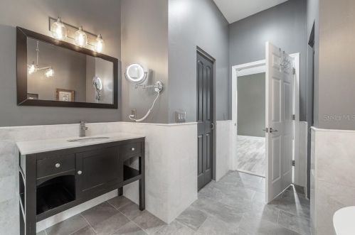 406 Oregon Ave, Tampa FL 33607-2803 exterior