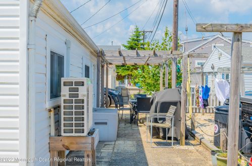 100 Plover Way, Lavallette NJ 08735-1236 exterior