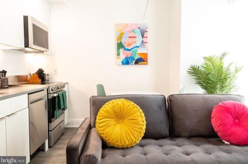 600 4th St, Washington DC  20024 exterior