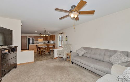 661 Pr Rdg Dr, Bull Valley IL 60098-4189 exterior