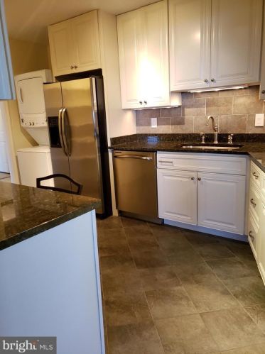 5904 Mount Eagle Dr, Alexandria VA  22303-2534 exterior