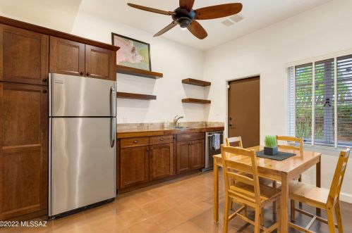 2100 4 St, Tucson AZ 85705-7806 exterior