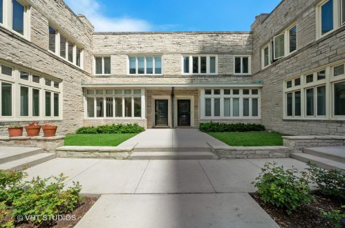 414 Wellington Ave, Chicago IL  60657-5804 exterior