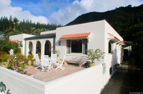 3415 Kaohinani Dr, Honolulu HI 96817-1040 exterior