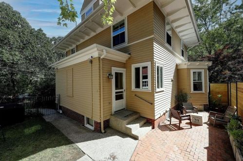 690 Angell St, Providence RI 02906-5309 exterior